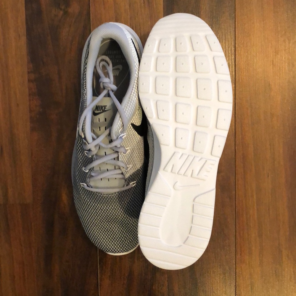 NWT Men’s Nike Tanjun Racer Sneaker - Picture 4 of 4